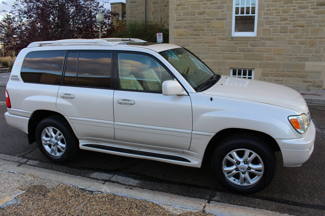 2004 Lexus LX 2nd Gen - Image 22 of 31