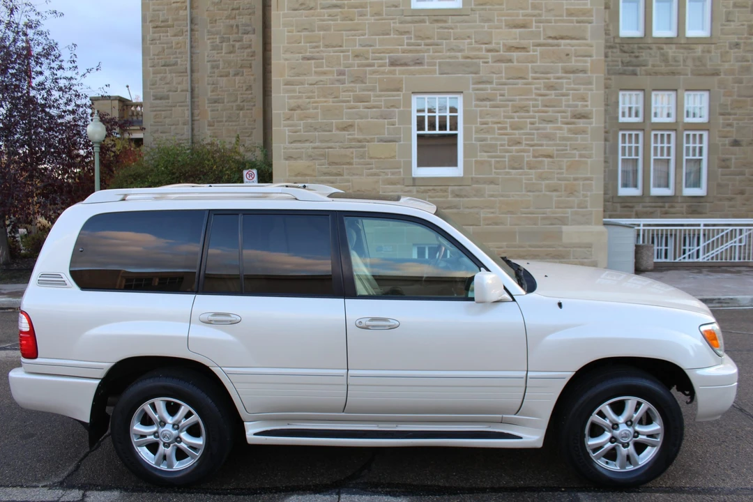 2004 Lexus LX 2nd Gen - Image 27 of 31
