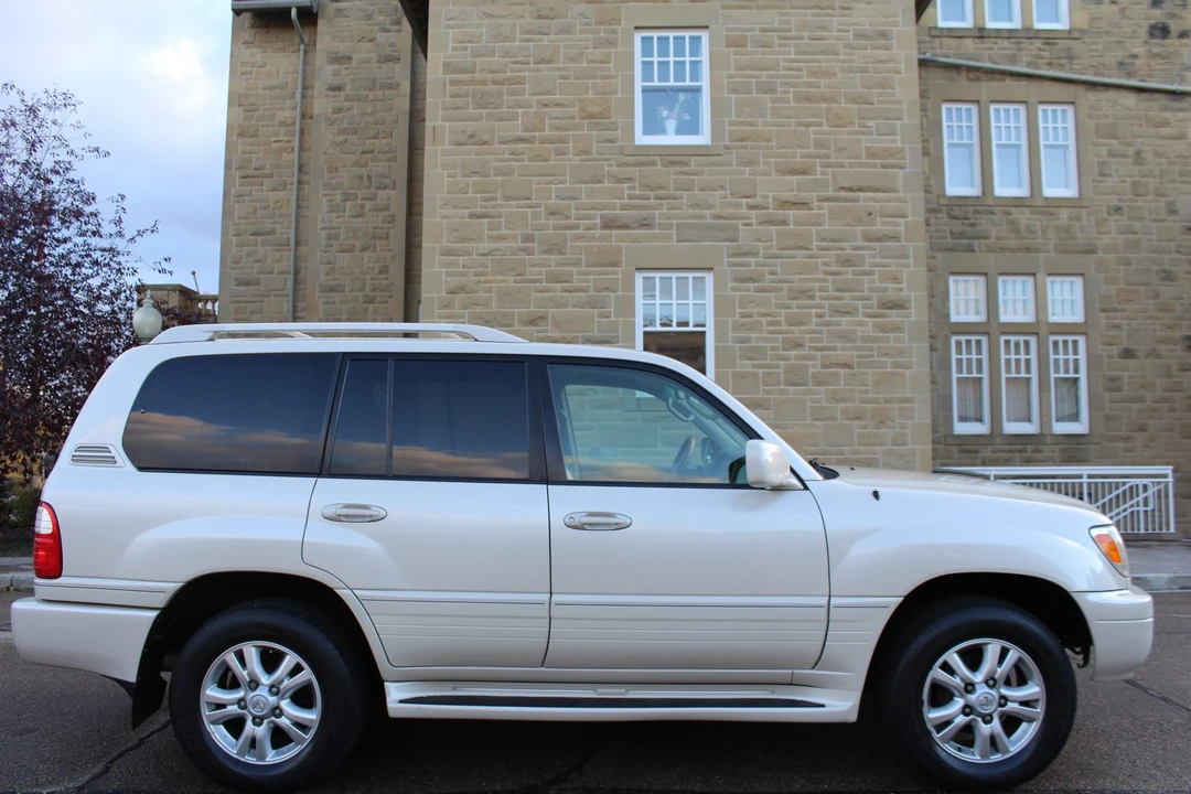 2004 Lexus LX 2nd Gen - Image 25 of 31