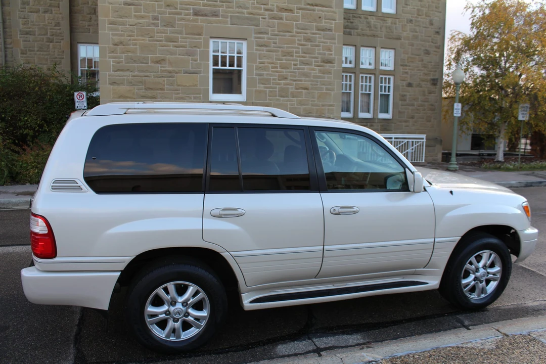 2004 Lexus LX 2nd Gen - Image 28 of 31