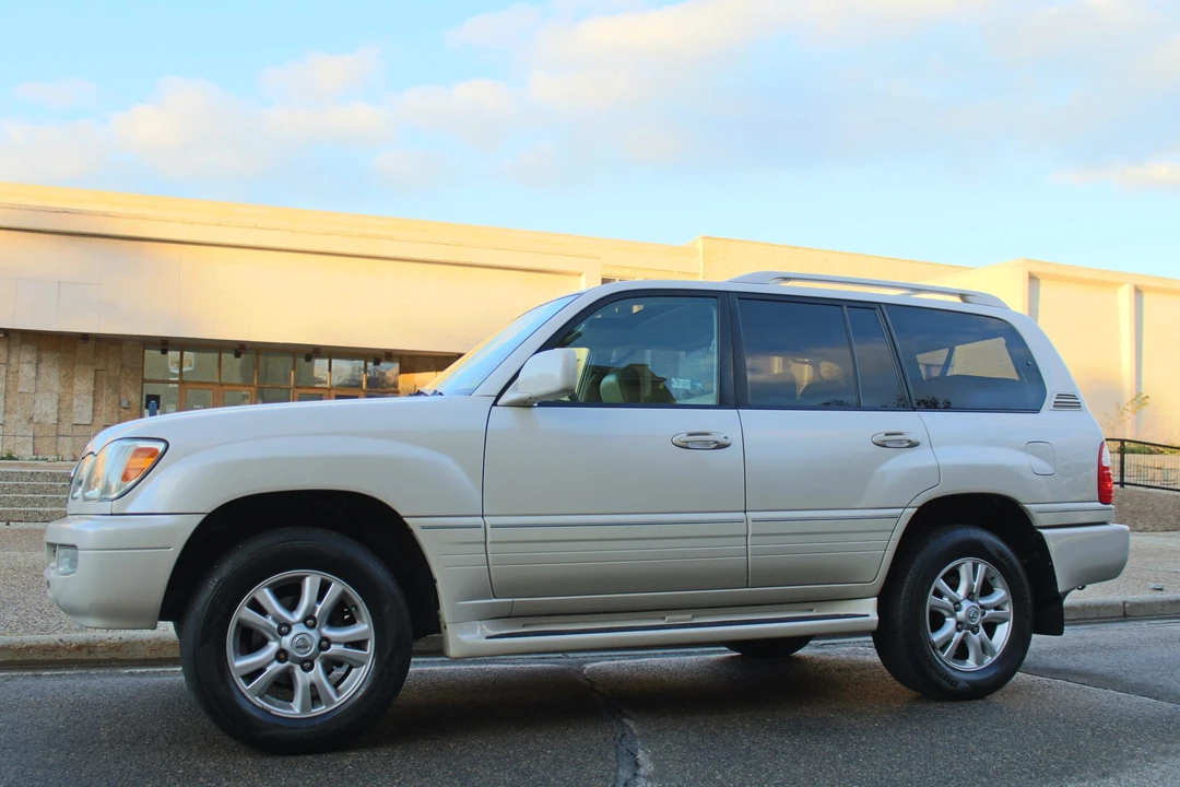 2004 Lexus LX 2nd Gen - Image 2 of 31