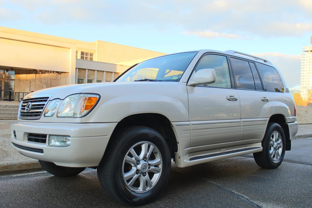 2004 Lexus LX 2nd Gen - Image 4 of 31