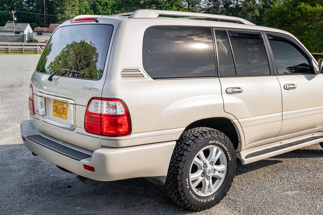 2004 Lexus LX 2nd Gen - Image 14 of 31
