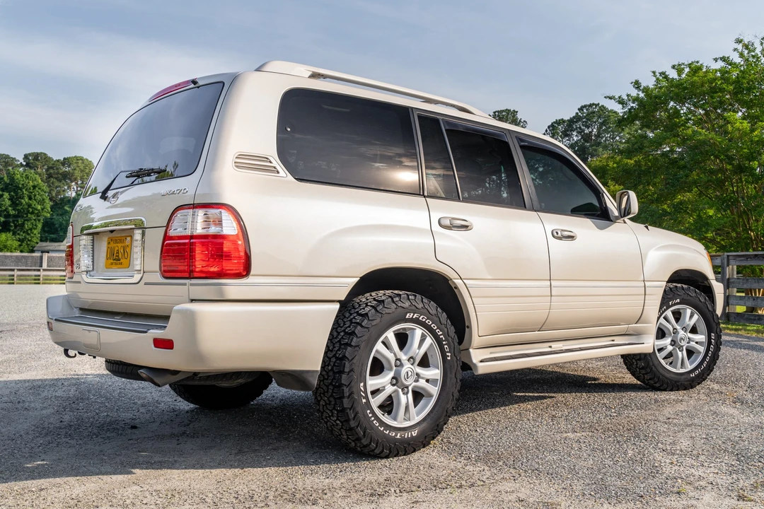 2004 Lexus LX 2nd Gen - Image 4 of 31