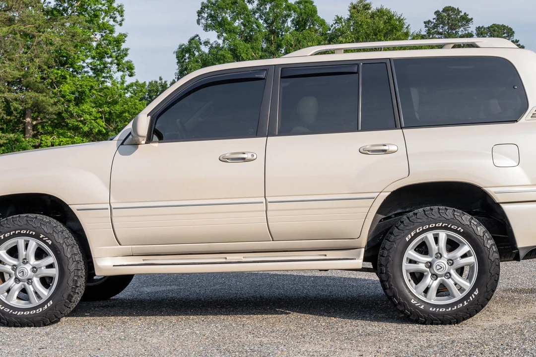 2004 Lexus LX 2nd Gen - Image 12 of 31