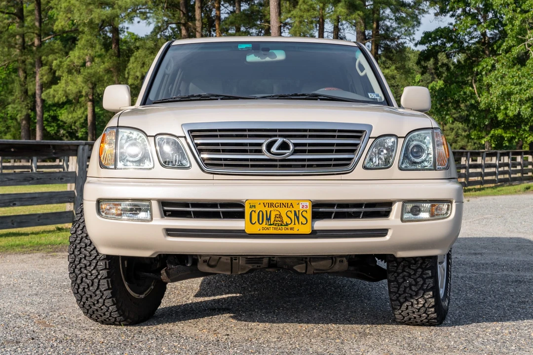 2004 Lexus LX 2nd Gen - Image 9 of 31