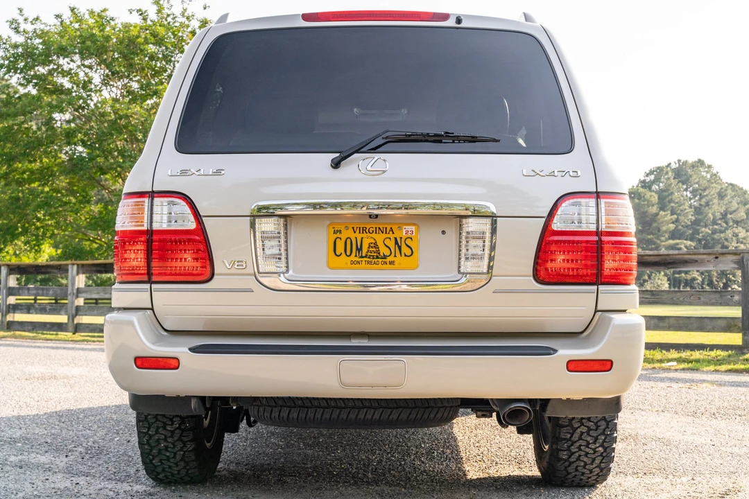 2004 Lexus LX 2nd Gen - Image 20 of 31