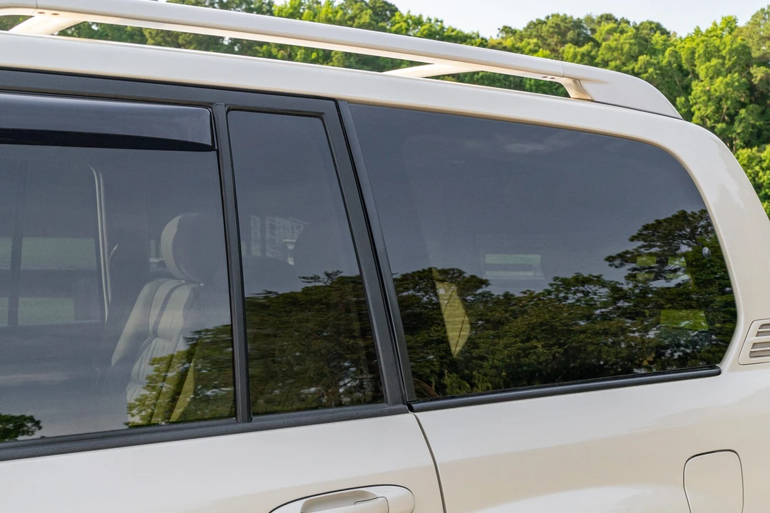 2004 Lexus LX 2nd Gen - Image 30 of 31