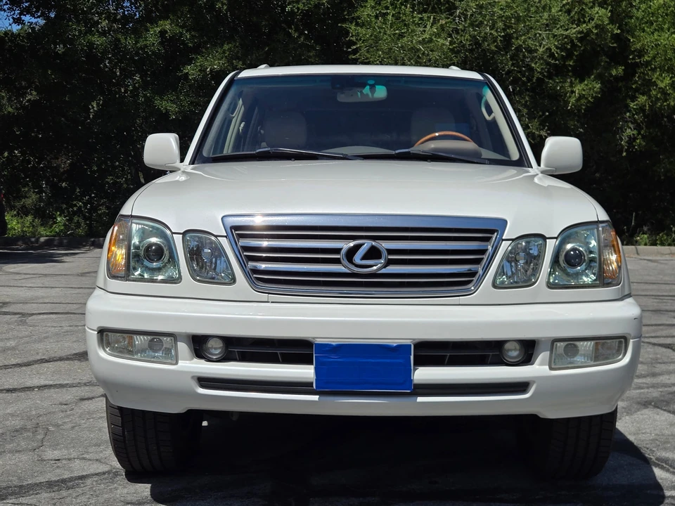 2004 Lexus LX 2nd Gen - Image 17 of 31