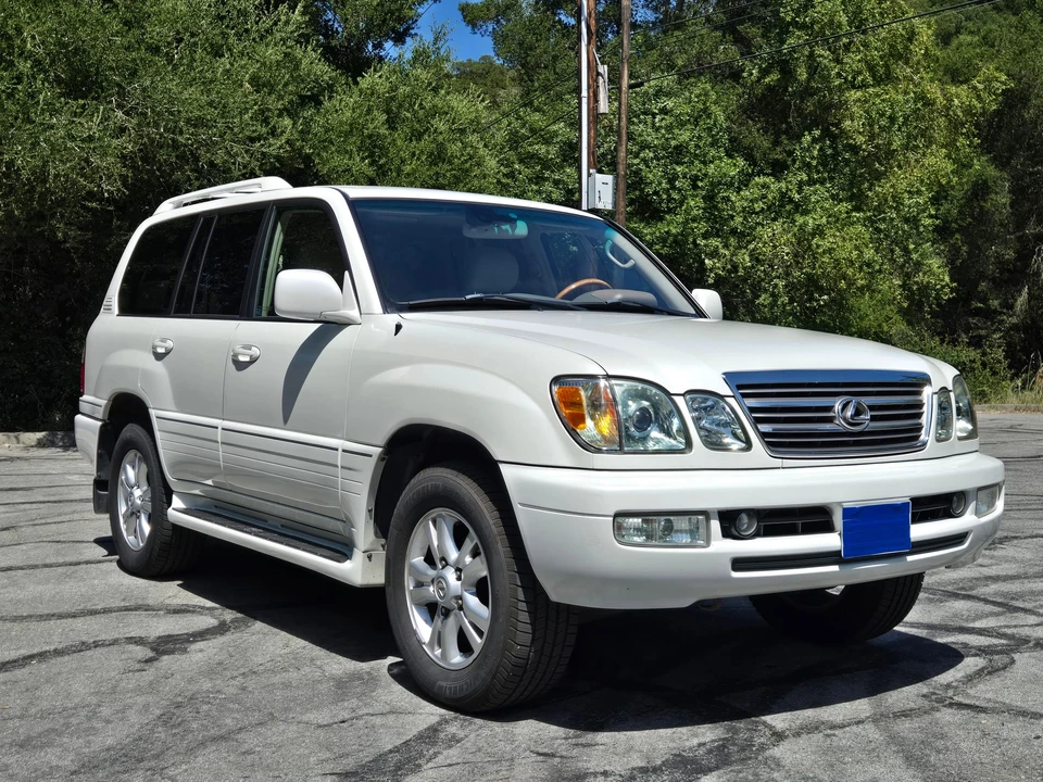 2004 Lexus LX 2nd Gen - Image 15 of 31