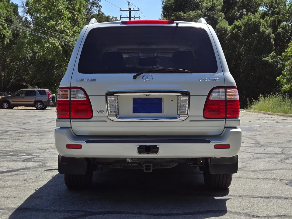 2004 Lexus LX 2nd Gen - Image 9 of 31