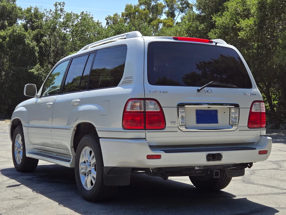 2004 Lexus LX 2nd Gen - Image 7 of 31