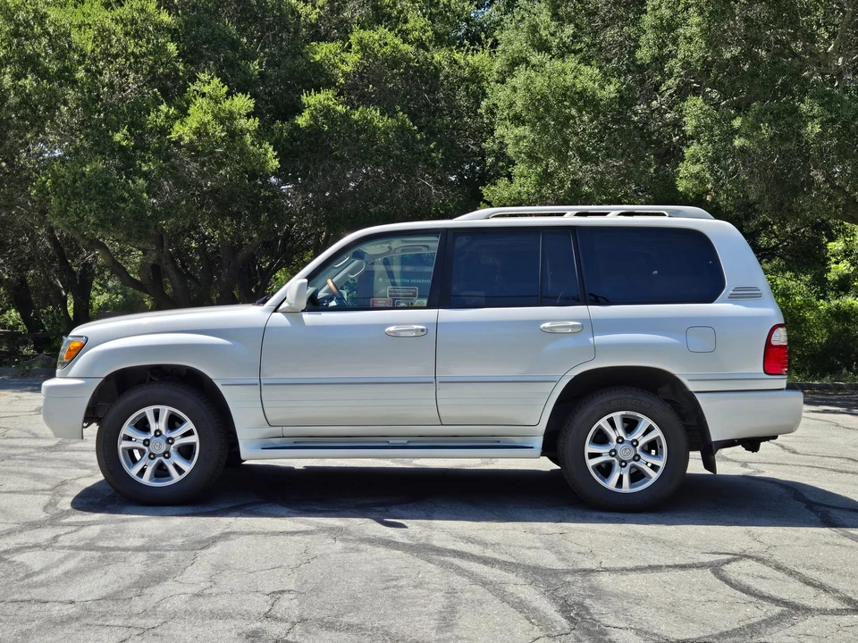 2004 Lexus LX 2nd Gen - Image 5 of 31