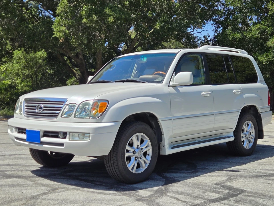 2004 Lexus LX 2nd Gen - Image 2 of 31