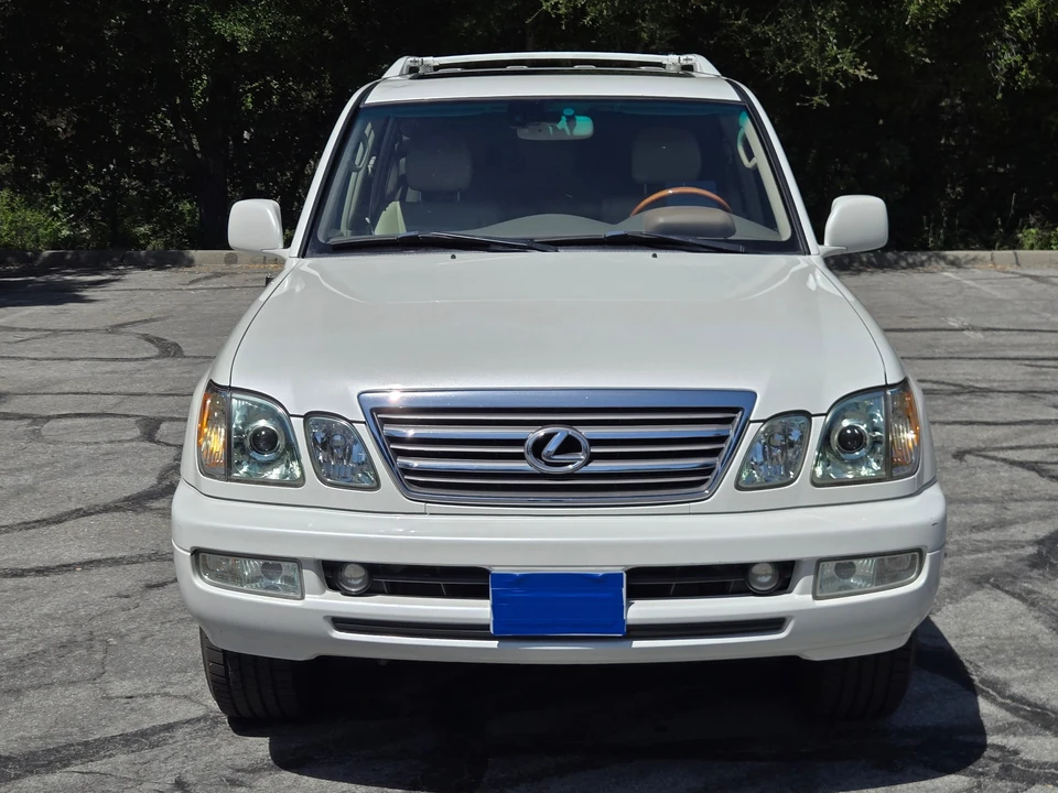 2004 Lexus LX 2nd Gen - Image 16 of 31