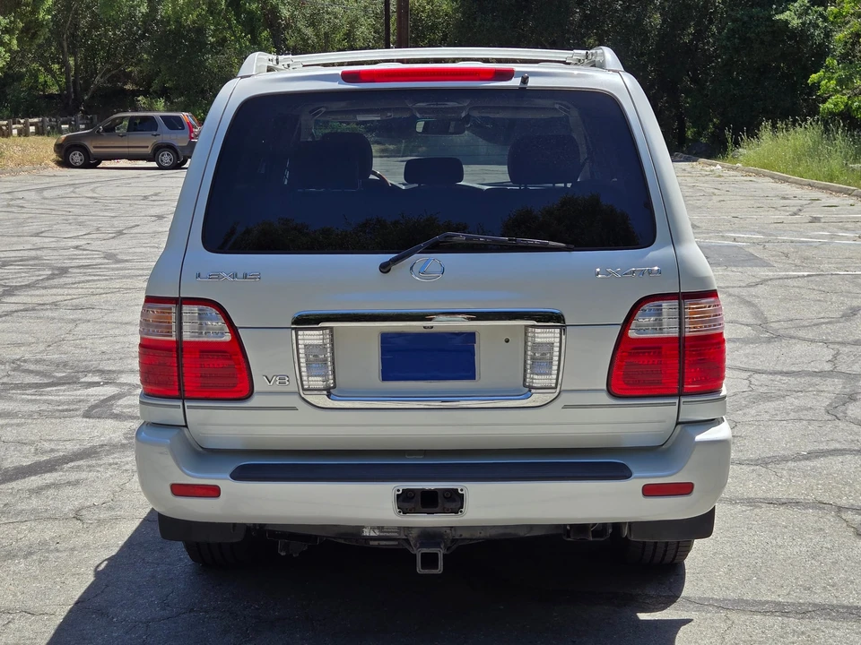 2004 Lexus LX 2nd Gen - Image 8 of 31
