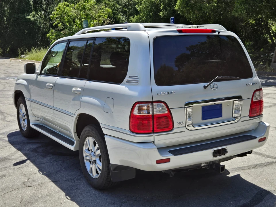 2004 Lexus LX 2nd Gen - Image 6 of 31