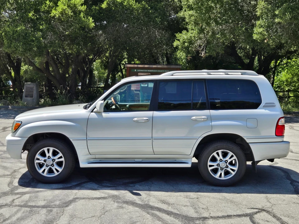 2004 Lexus LX 2nd Gen - Image 4 of 31