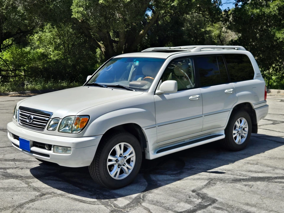 2004 Lexus LX 2nd Gen - Image 3 of 31