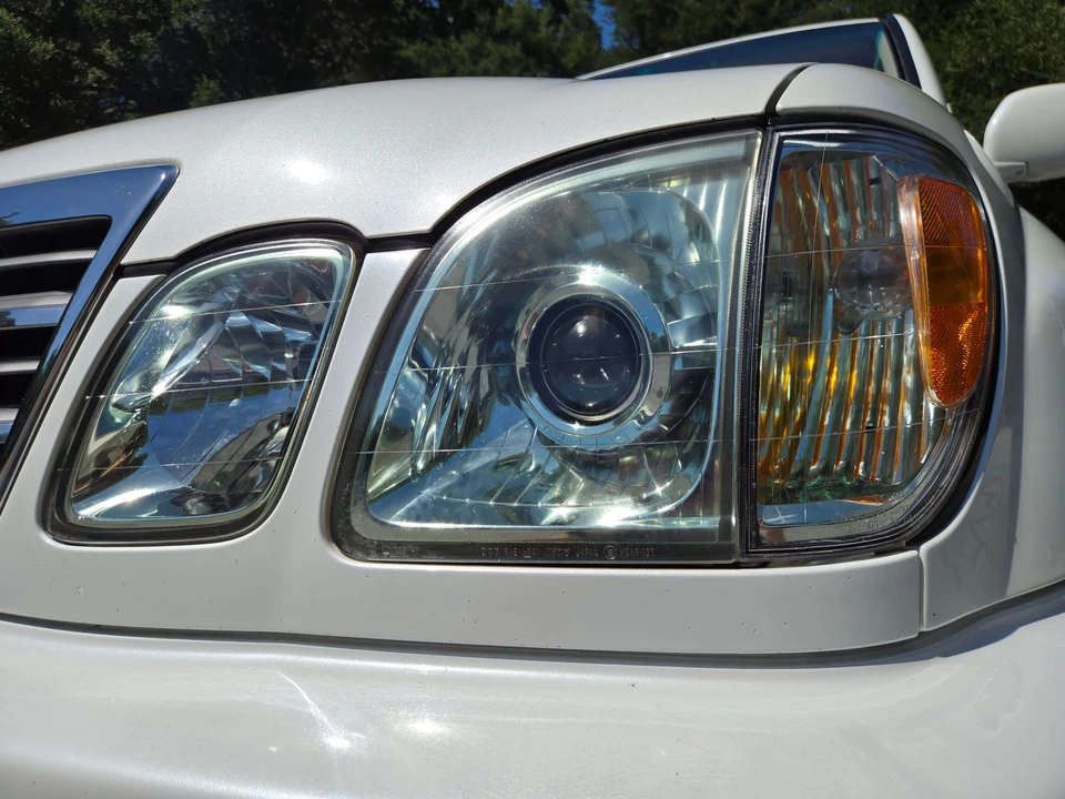 2004 Lexus LX 2nd Gen - Image 22 of 31