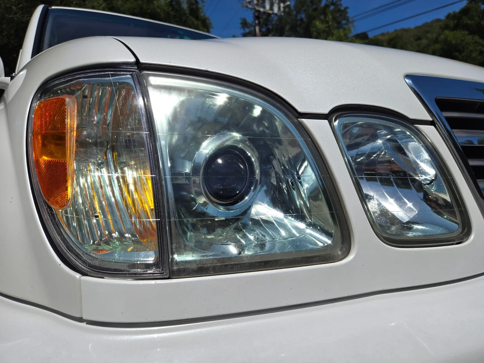 2004 Lexus LX 2nd Gen - Image 26 of 31