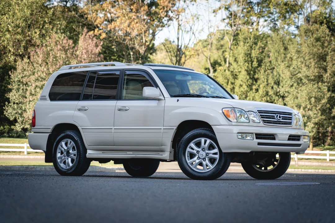 2004 Lexus LX 2nd Gen - Image 9 of 31