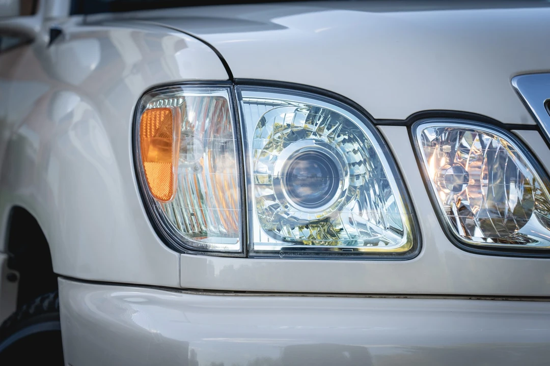 2004 Lexus LX 2nd Gen - Image 12 of 31