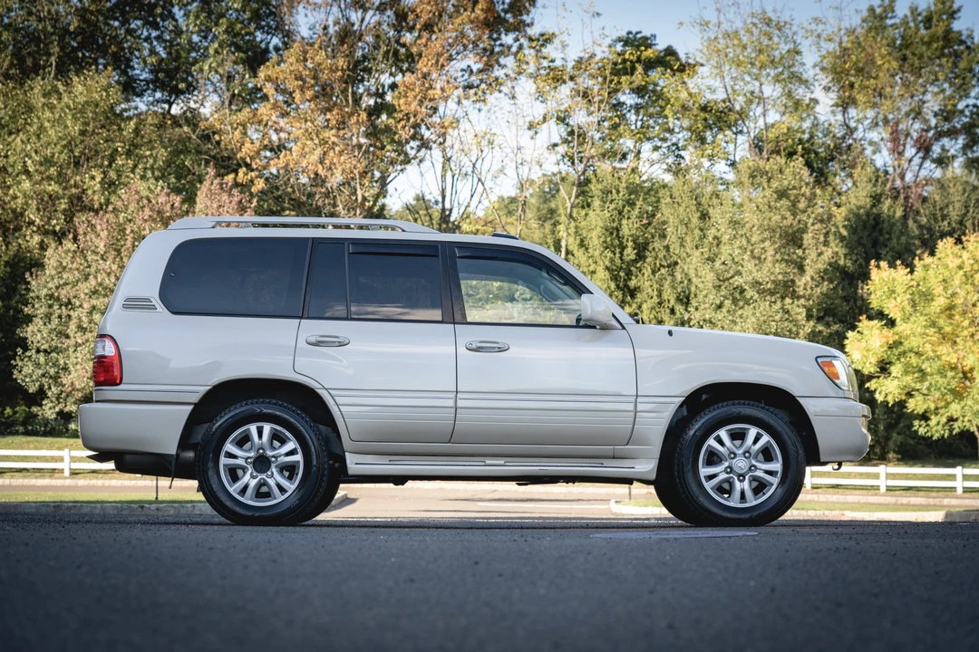 2004 Lexus LX 2nd Gen - Image 7 of 31
