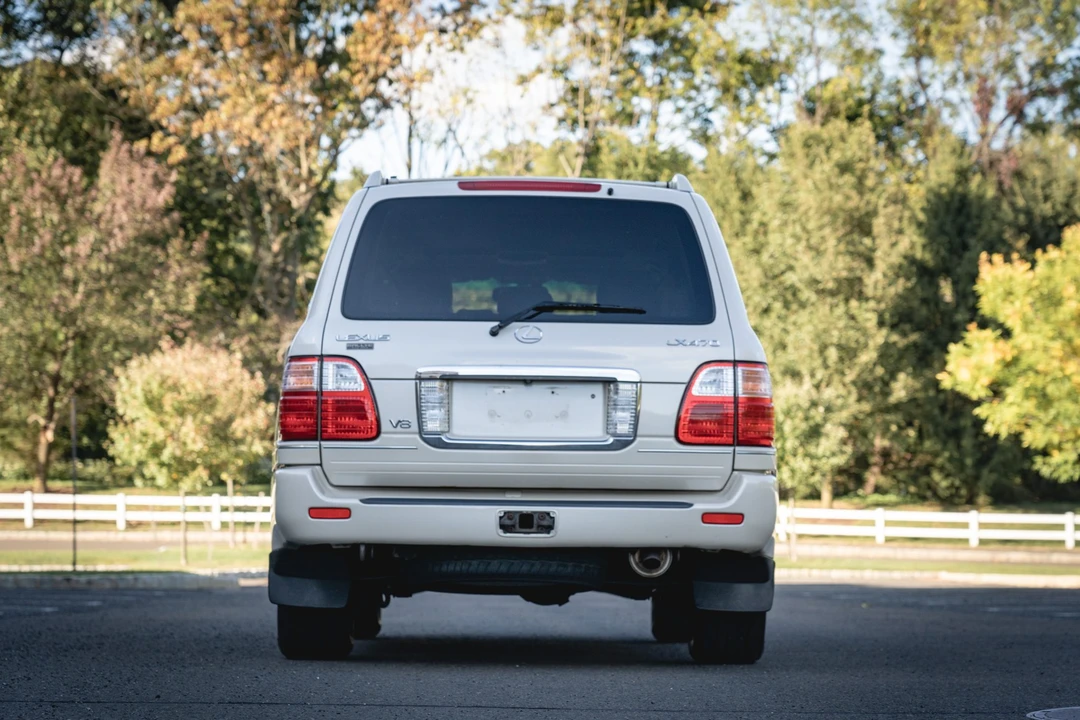2004 Lexus LX 2nd Gen - Image 5 of 31
