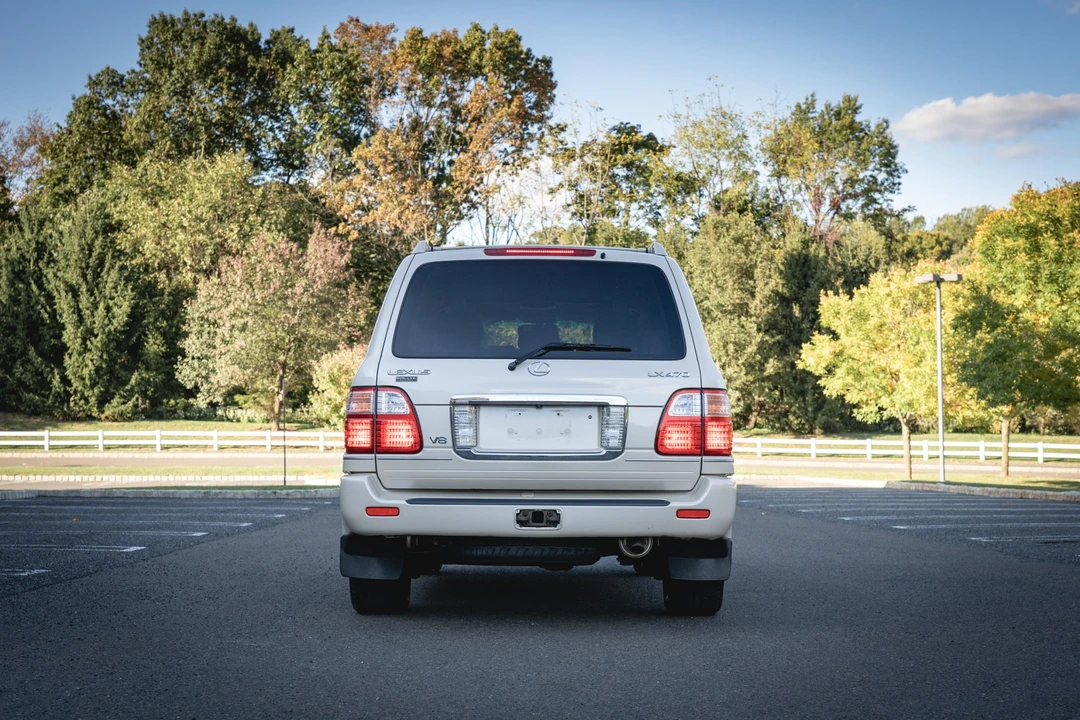 2004 Lexus LX 2nd Gen - Image 4 of 31