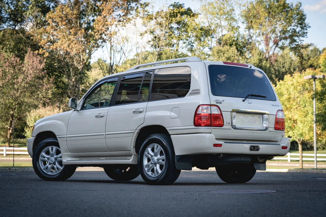 2004 Lexus LX 2nd Gen - Image 3 of 31