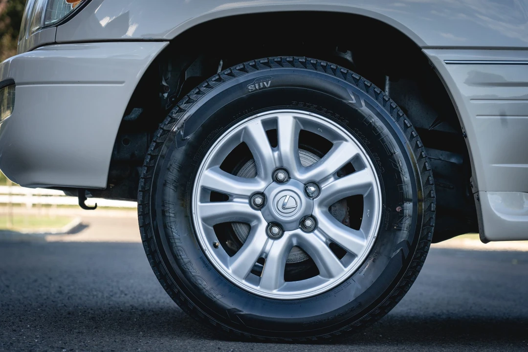 2004 Lexus LX 2nd Gen - Image 22 of 31