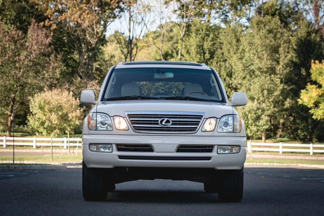 2004 Lexus LX 2nd Gen - Image 11 of 31