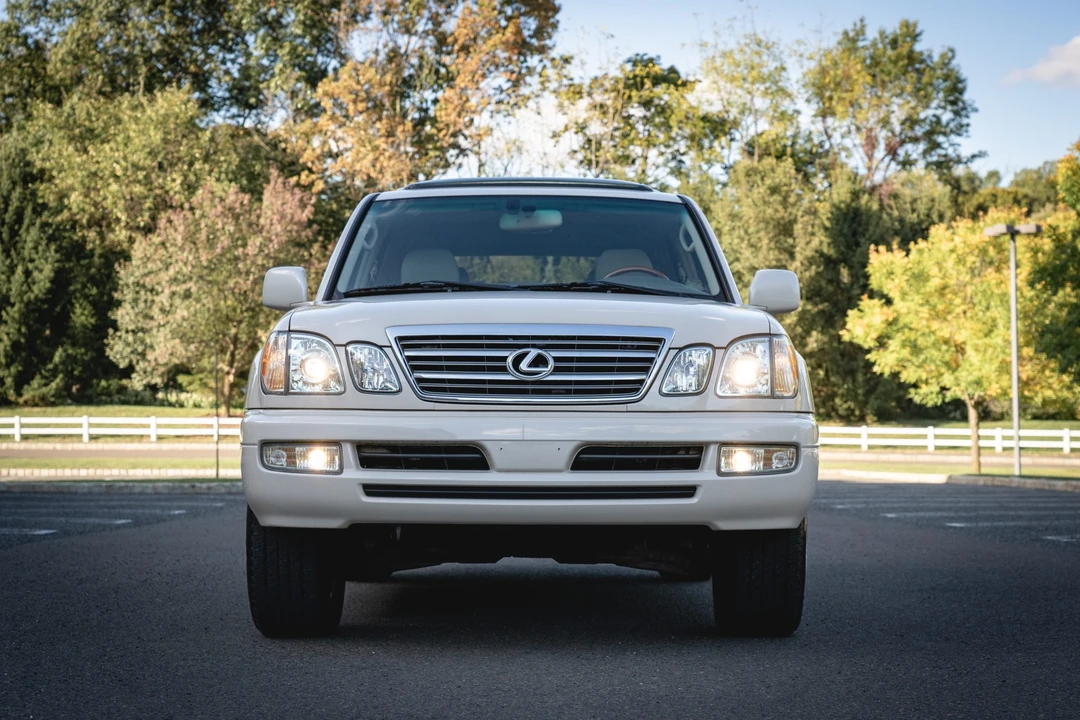 2004 Lexus LX 2nd Gen - Image 10 of 31