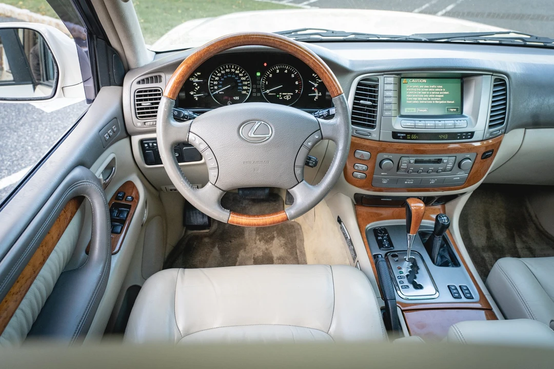 2004 Lexus LX 2nd Gen - Image 28 of 31