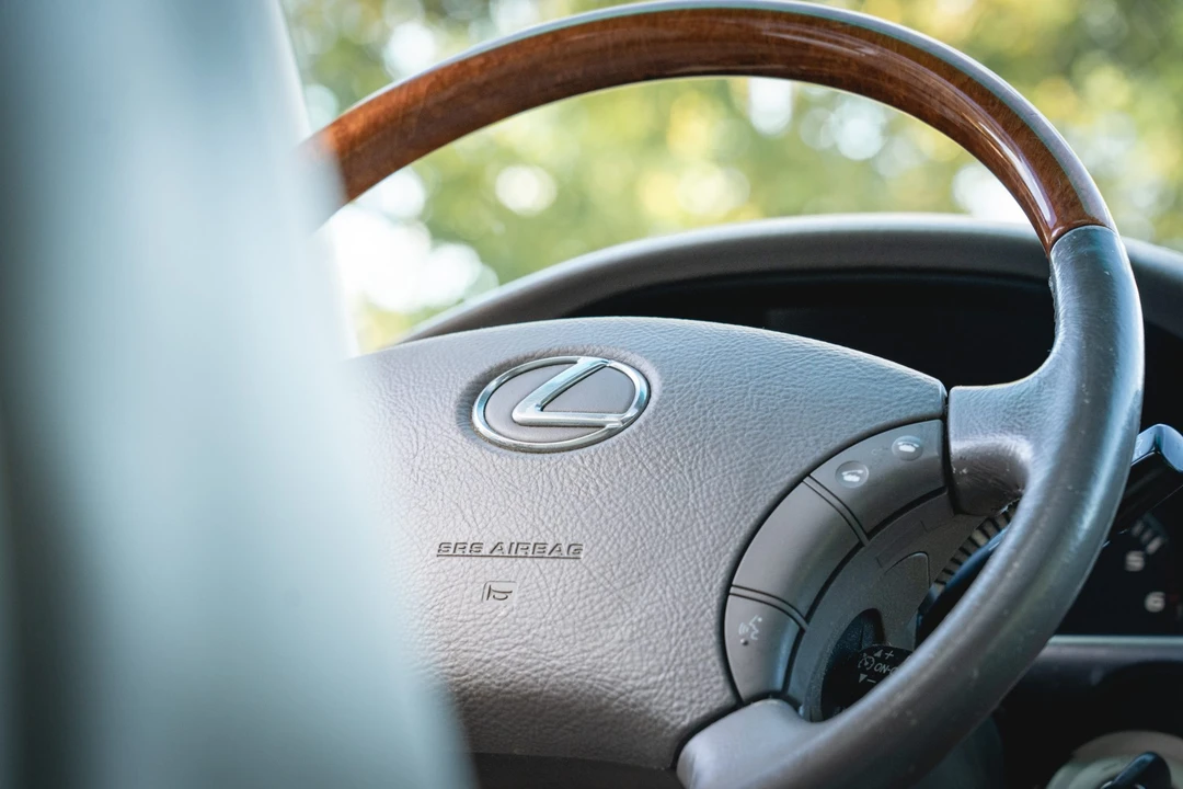 2004 Lexus LX 2nd Gen - Image 29 of 31