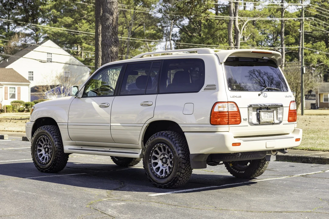 2004 Lexus LX 2nd Gen - Image 6 of 31