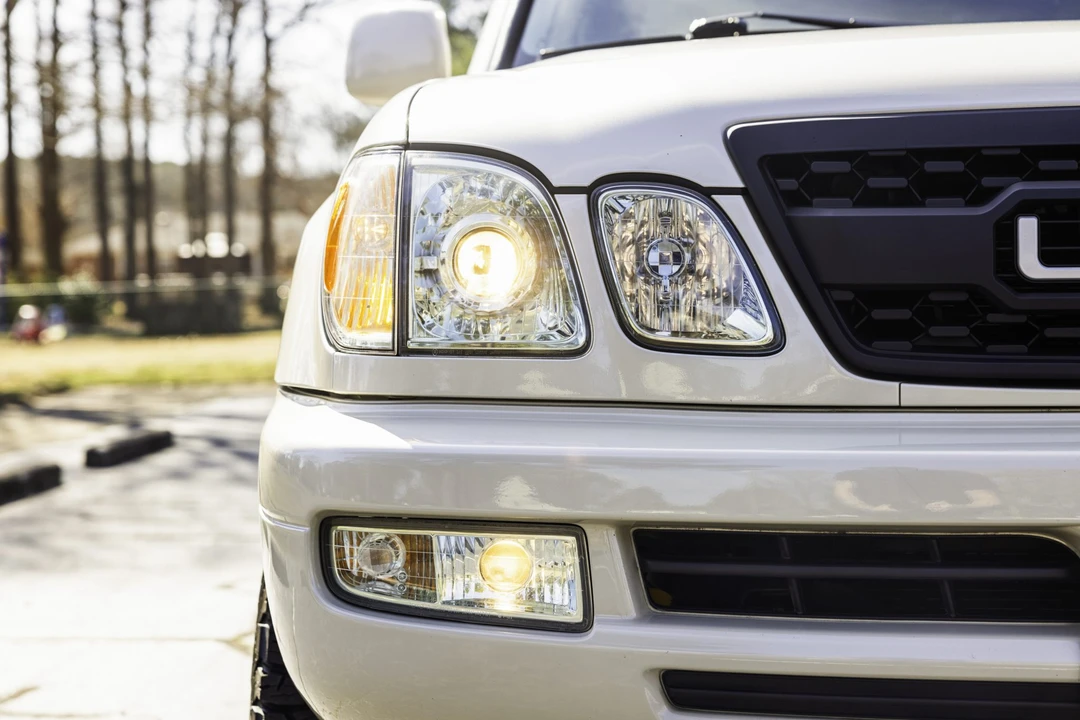 2004 Lexus LX 2nd Gen - Image 12 of 31