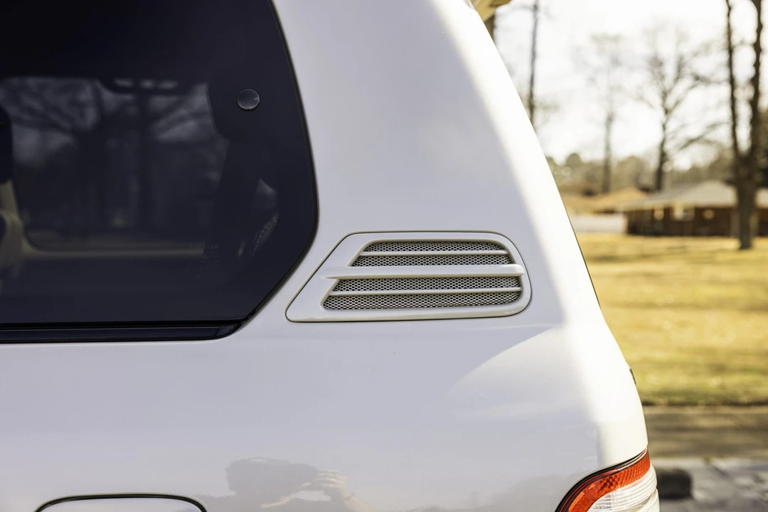 2004 Lexus LX 2nd Gen - Image 25 of 31