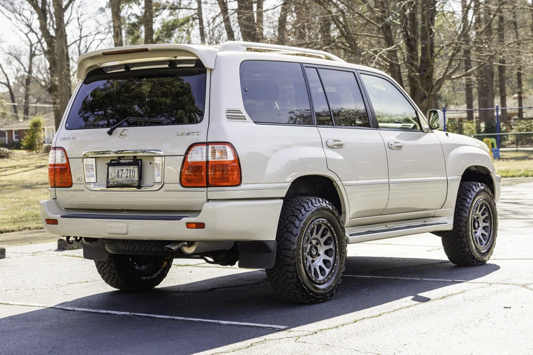 2004 Lexus LX 2nd Gen - Image 8 of 31