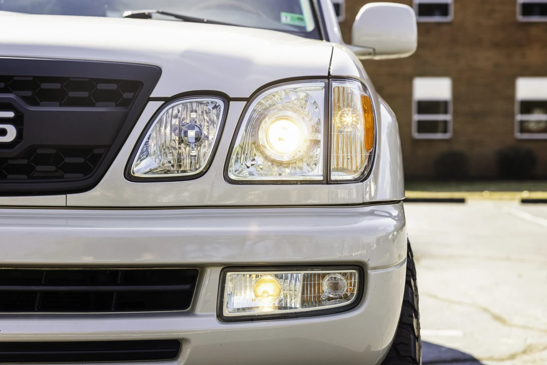 2004 Lexus LX 2nd Gen - Image 13 of 31