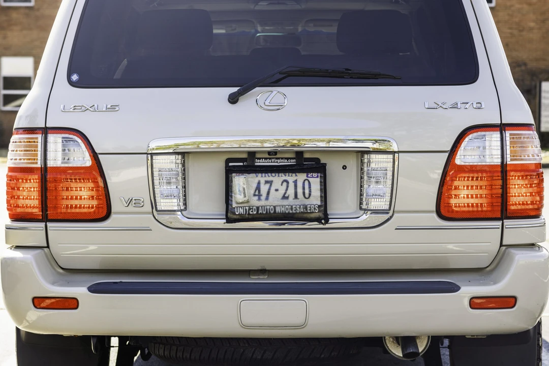 2004 Lexus LX 2nd Gen - Image 14 of 31