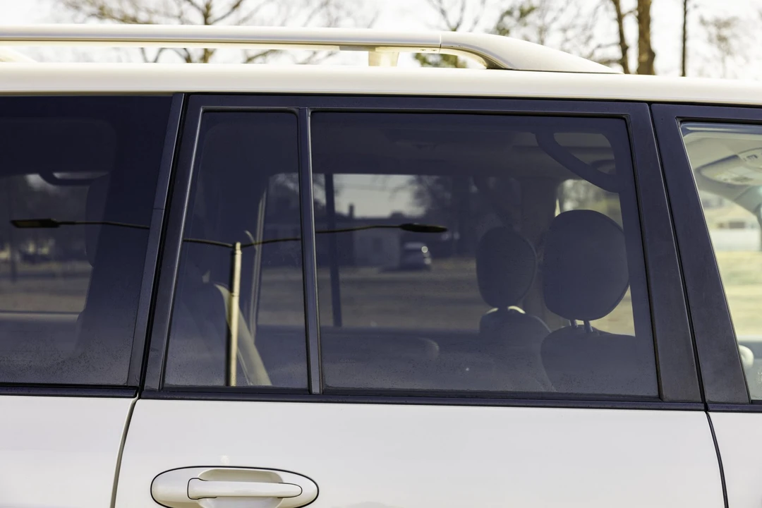 2004 Lexus LX 2nd Gen - Image 30 of 31