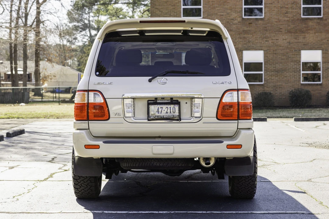 2004 Lexus LX 2nd Gen - Image 7 of 31