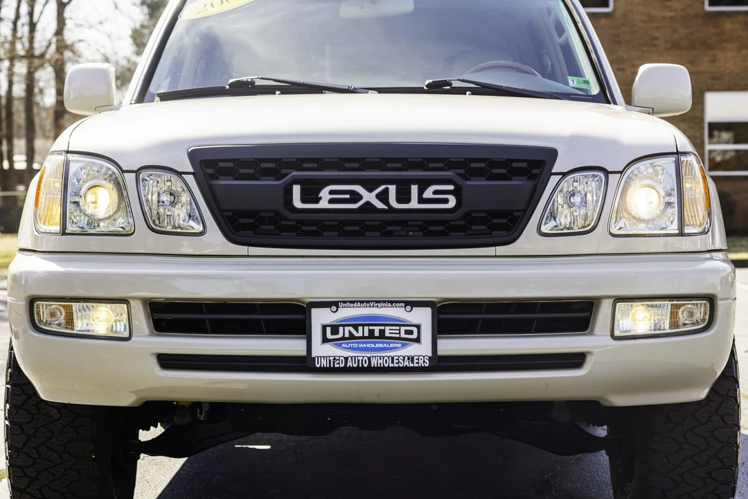 2004 Lexus LX 2nd Gen - Image 11 of 31