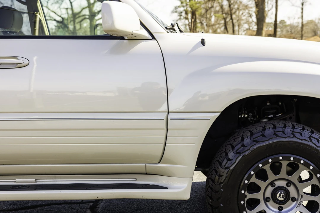 2004 Lexus LX 2nd Gen - Image 22 of 31