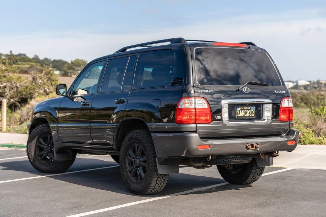 2004 Lexus LX 2nd Gen - Image 8 of 31