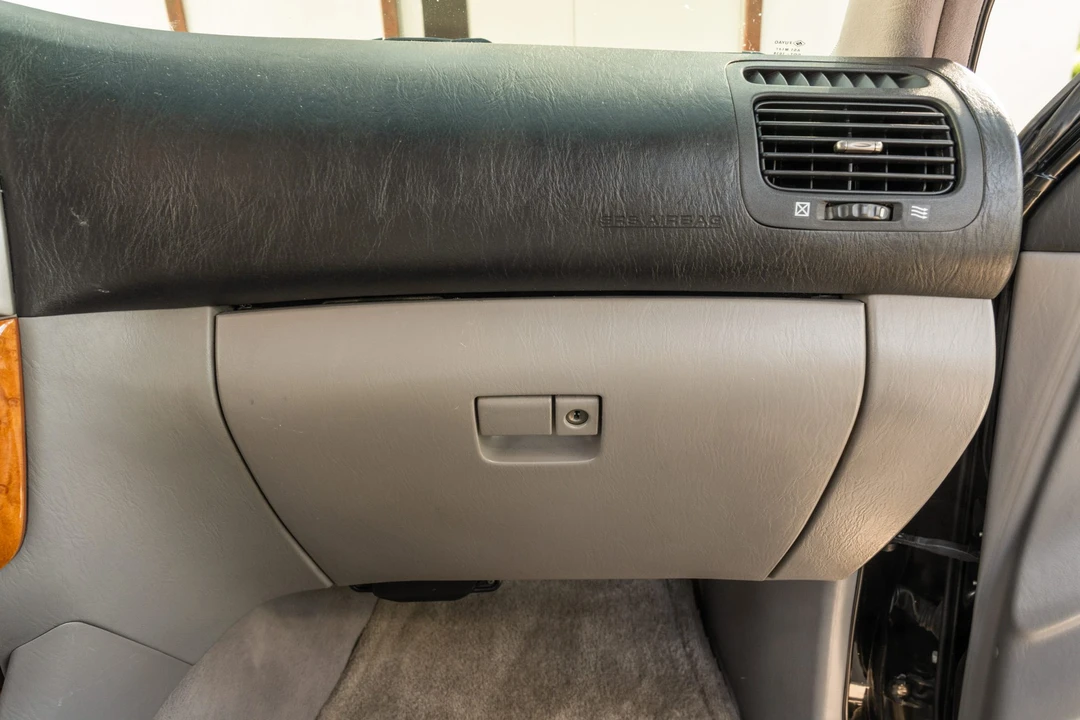 2004 Lexus LX 2nd Gen - Image 30 of 31