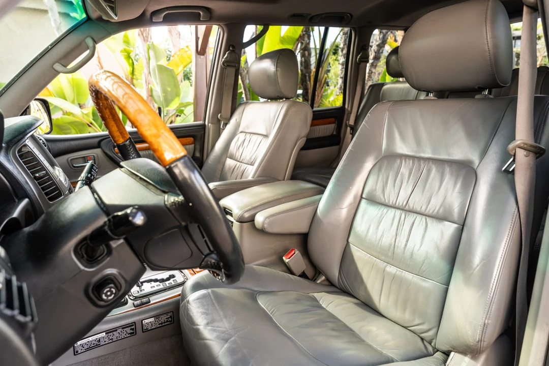 2004 Lexus LX 2nd Gen - Image 22 of 31