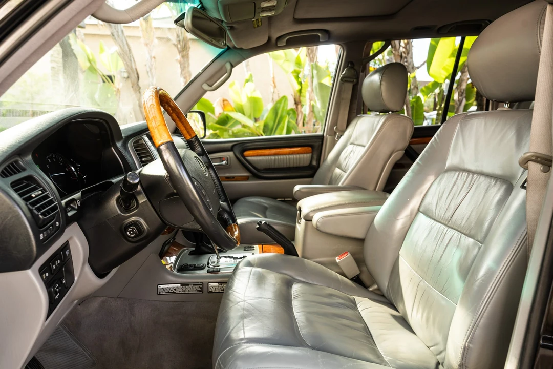 2004 Lexus LX 2nd Gen - Image 21 of 31